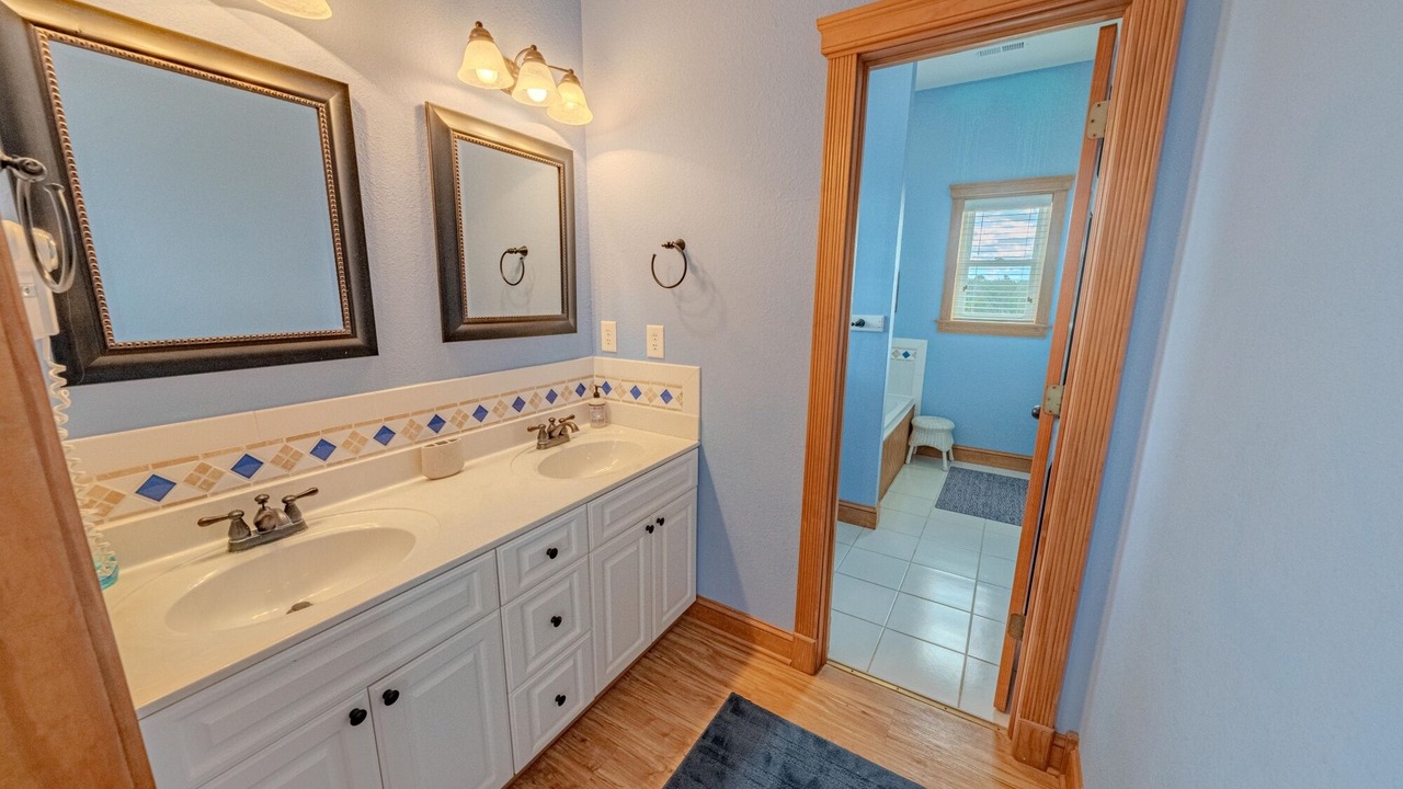 Photo of Bathroom in Wind Over Waves
