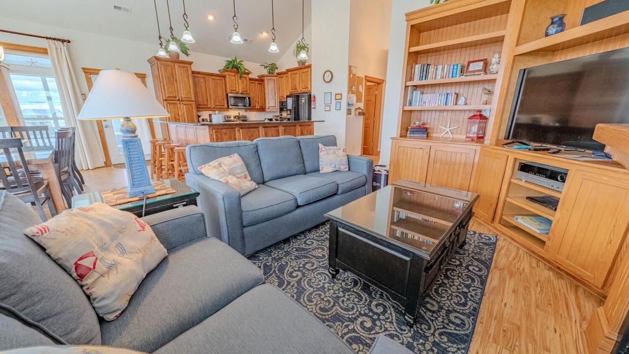 Photo of Livingroom in Wind Over Waves