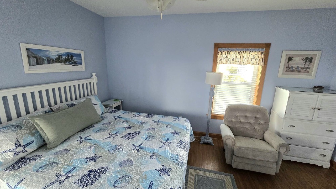 Photo of Bedroom in Wind Over Waves