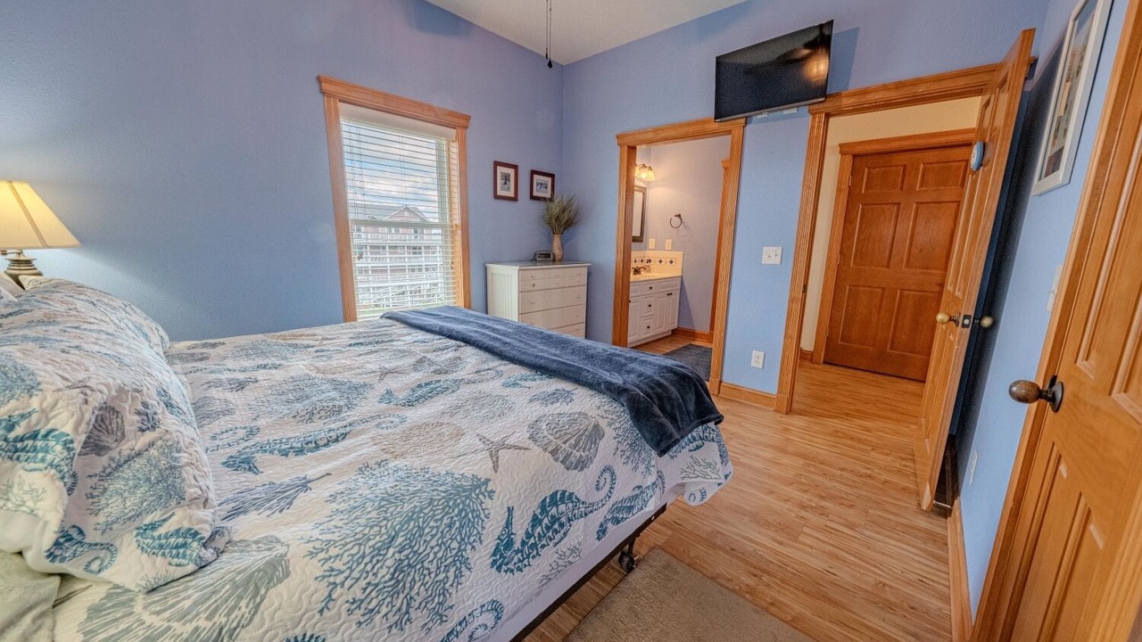 Photo of Bedroom in Wind Over Waves