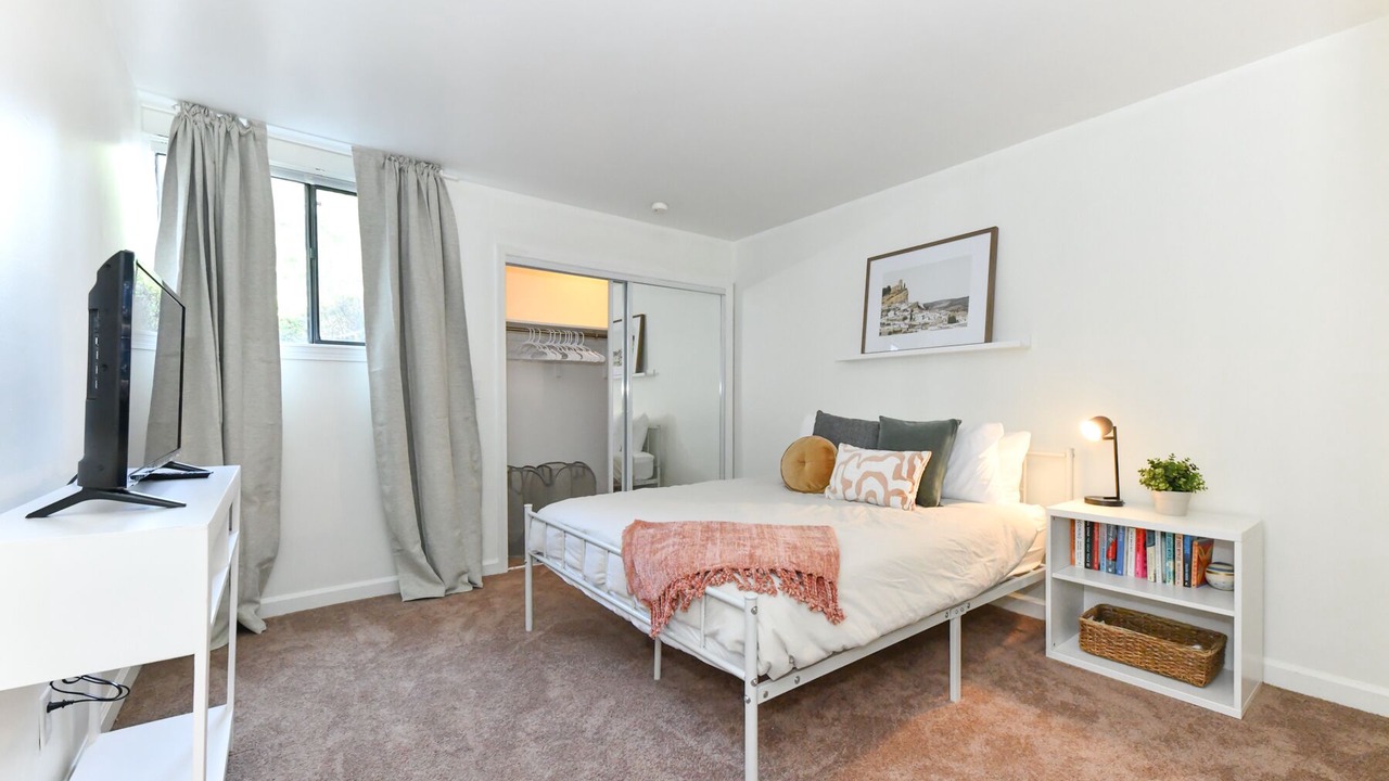 Photo of Bedroom in Green Valley