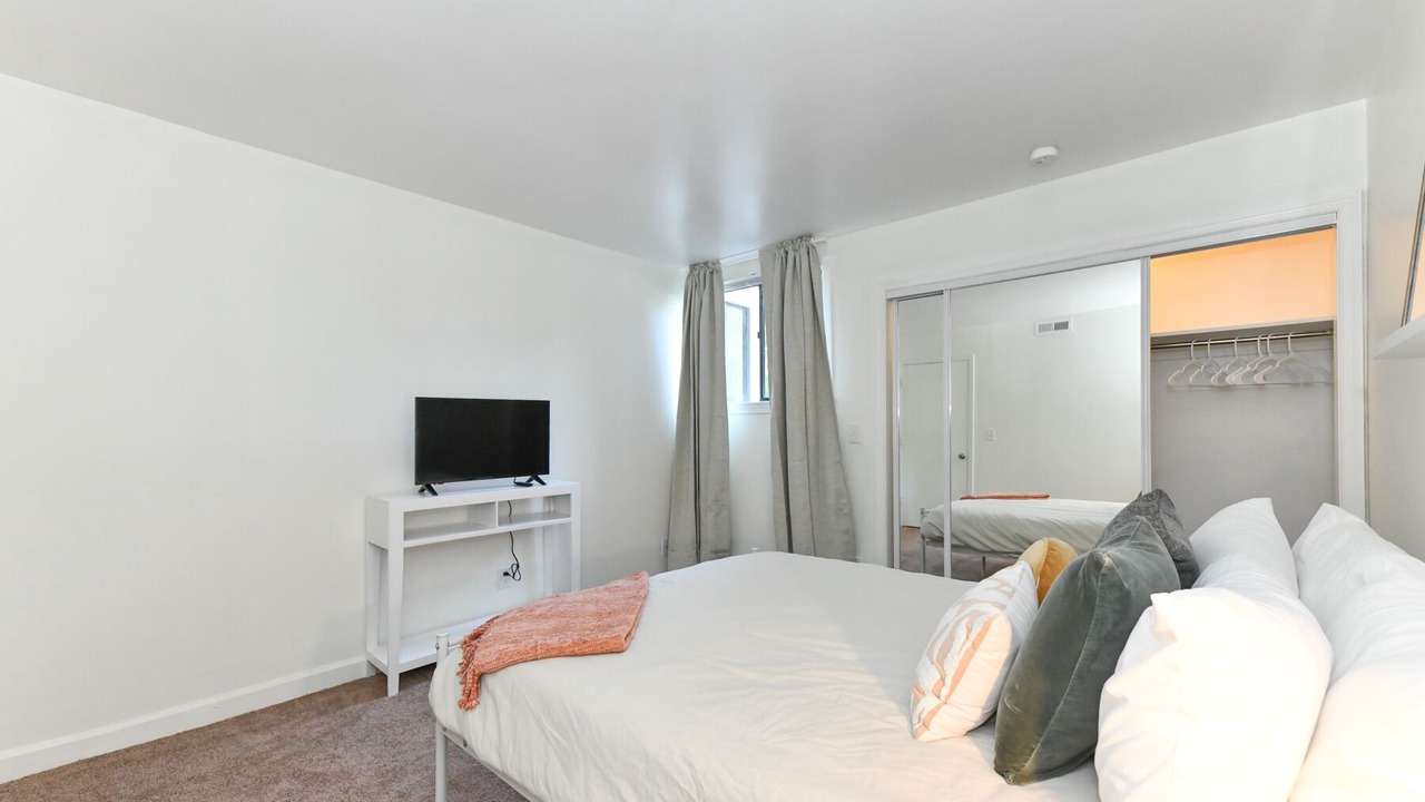 Photo of Bedroom in Green Valley