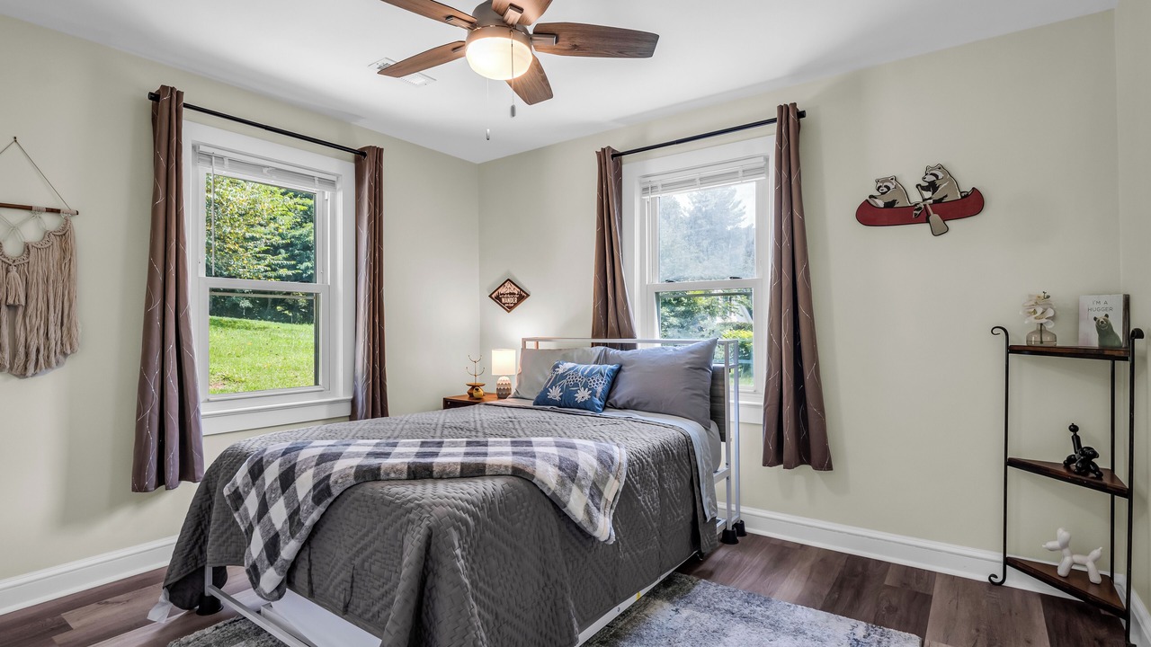 Photo of Bedroom in Hendersonville