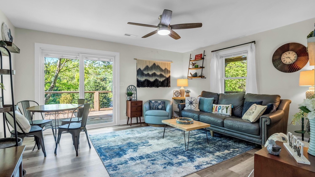 Photo of Livingroom in Hendersonville