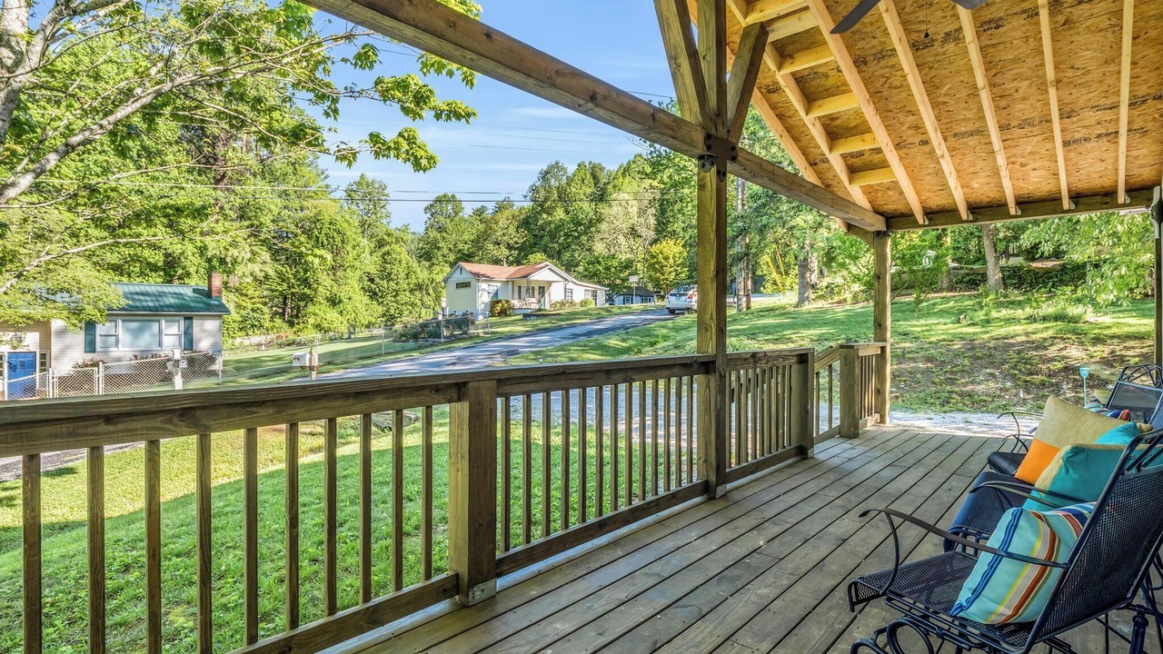 Photo of Patio Balcony in Hendersonville