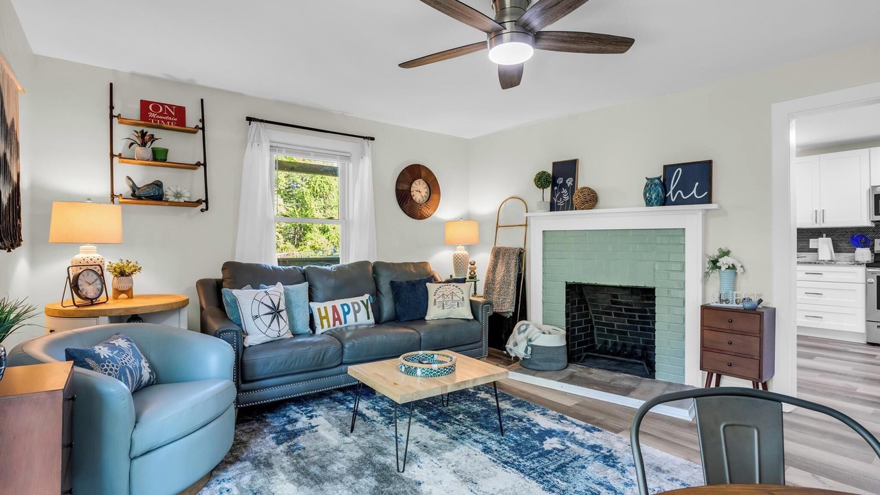Photo of Livingroom in Hendersonville