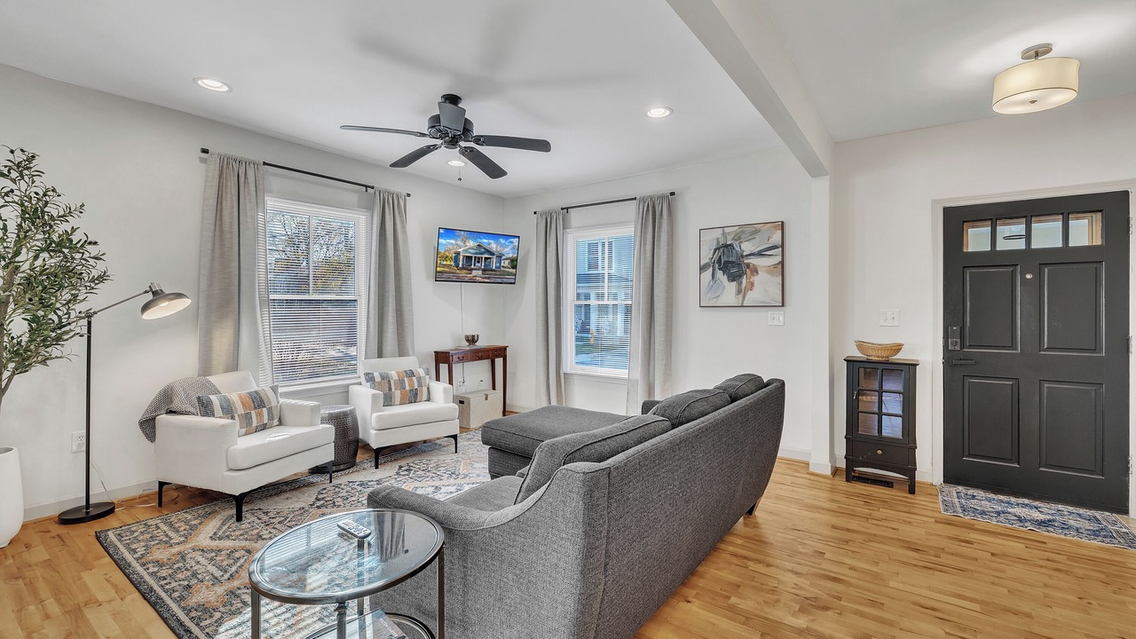 Photo of Livingroom in Southwest Raleigh
