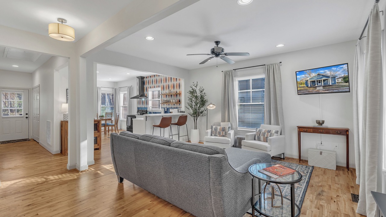 Photo of Livingroom in Southwest Raleigh