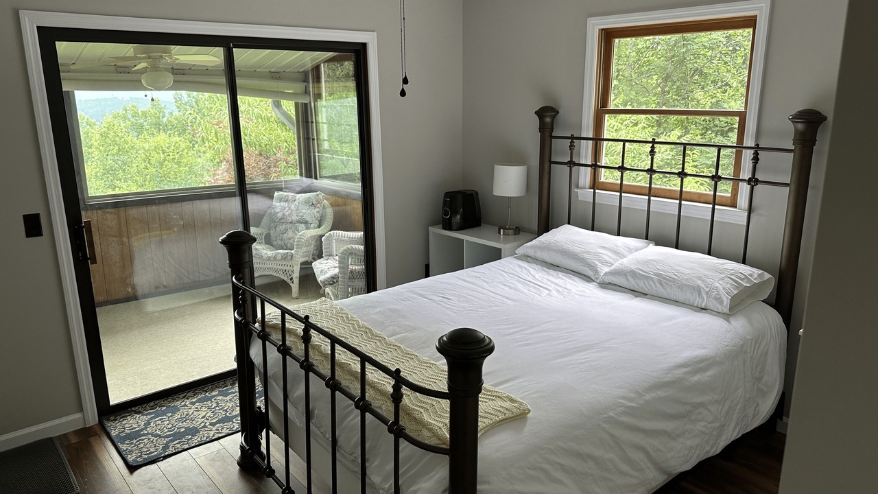 Photo of Bedroom in Clarks Chapel