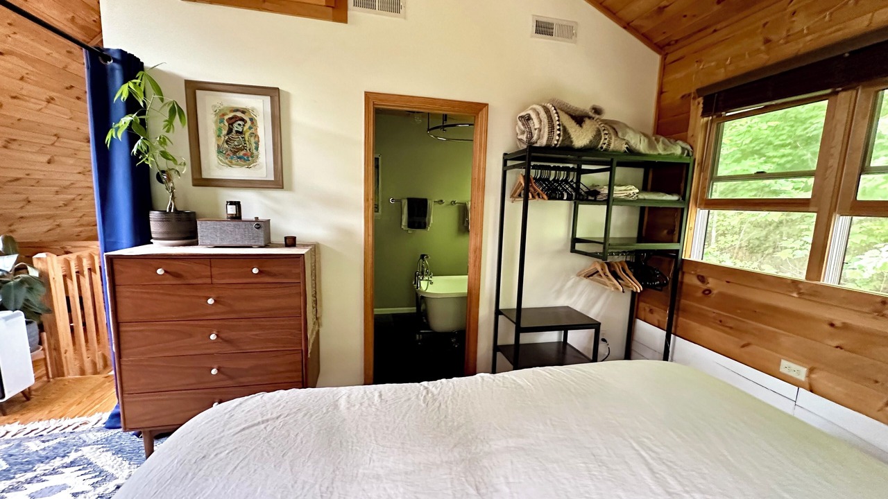 Photo of Bedroom in Old Fort