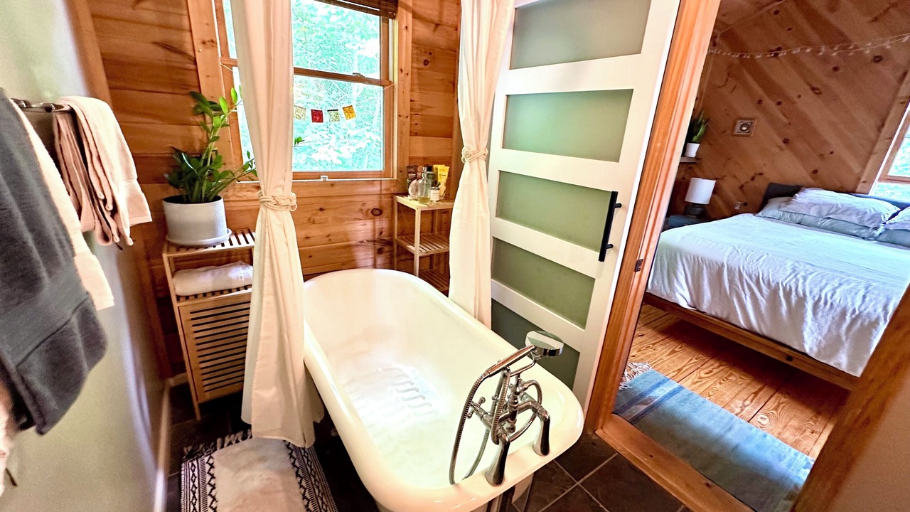 Photo of Bedroom in Old Fort