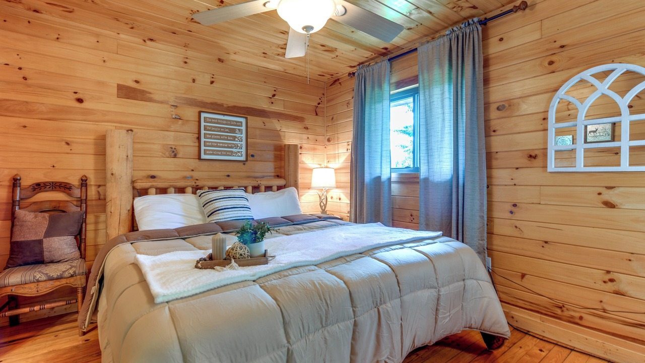 Photo of Bedroom in Bryson City