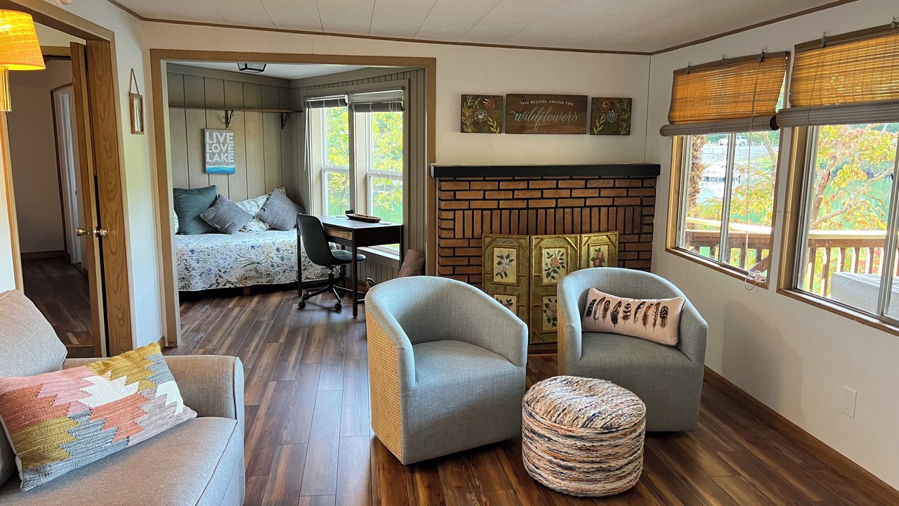 Photo of Livingroom in Robbinsville
