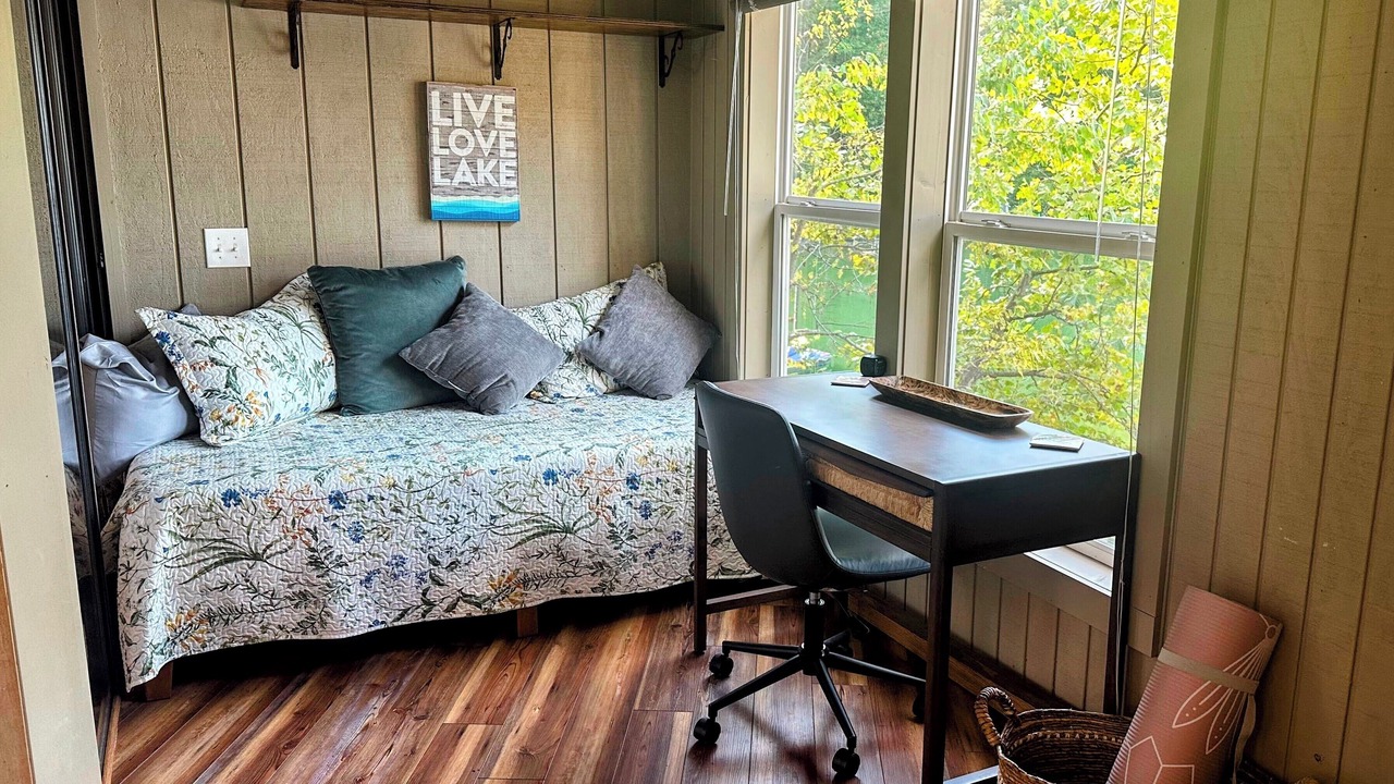 Photo of Bedroom in Robbinsville