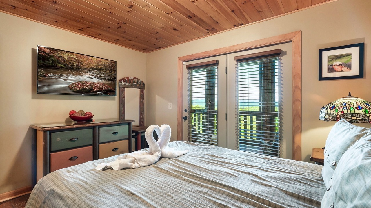 Photo of Bedroom in Wears Valley
