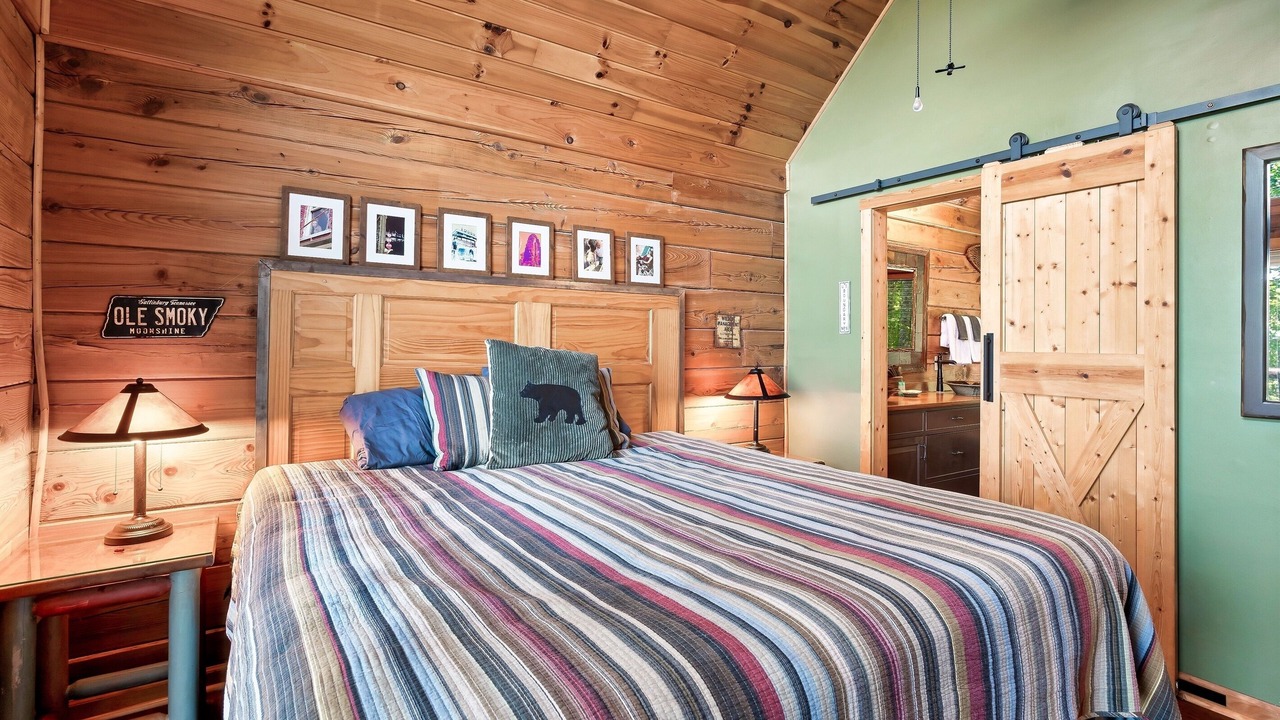 Photo of Bedroom in Wears Valley