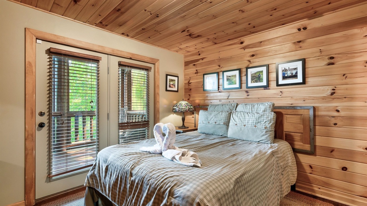 Photo of Bedroom in Wears Valley