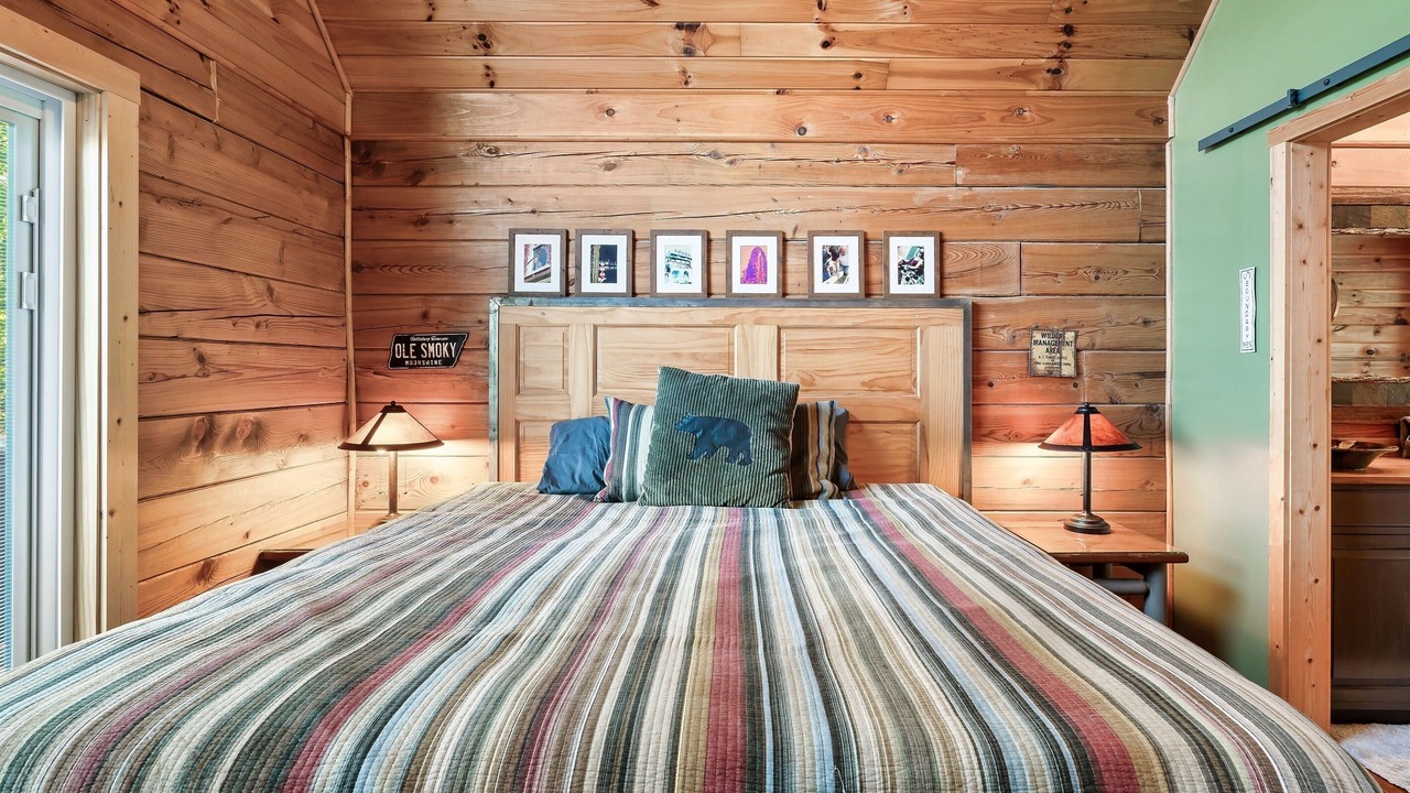 Photo of Bedroom in Wears Valley
