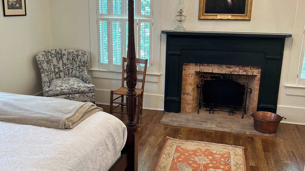 Photo of Bedroom in Lexington - Salisbury