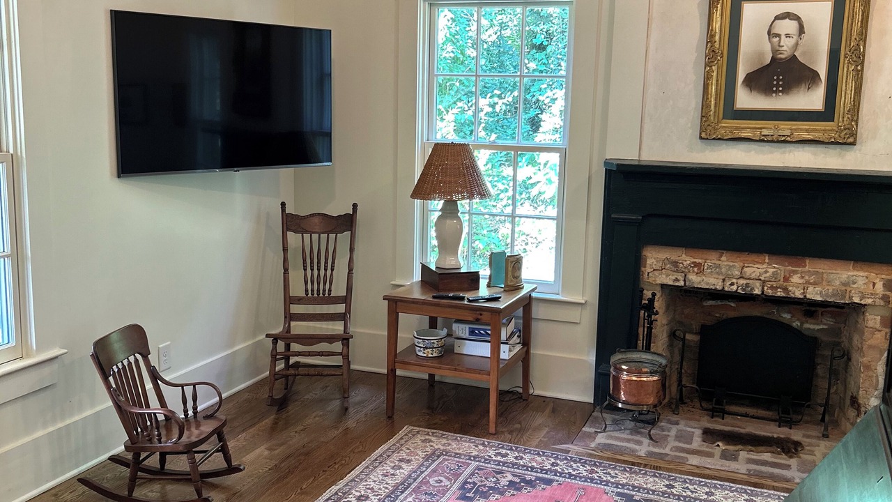 Photo of Livingroom in Lexington - Salisbury
