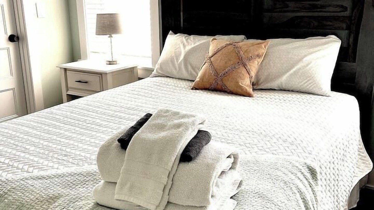 Photo of Bedroom in Corolla Light