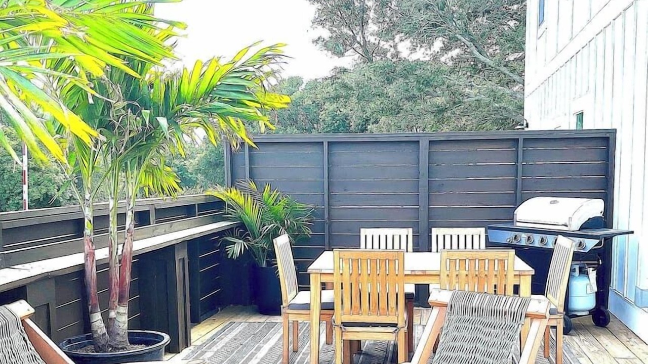 Photo of Outdoor in Corolla Light