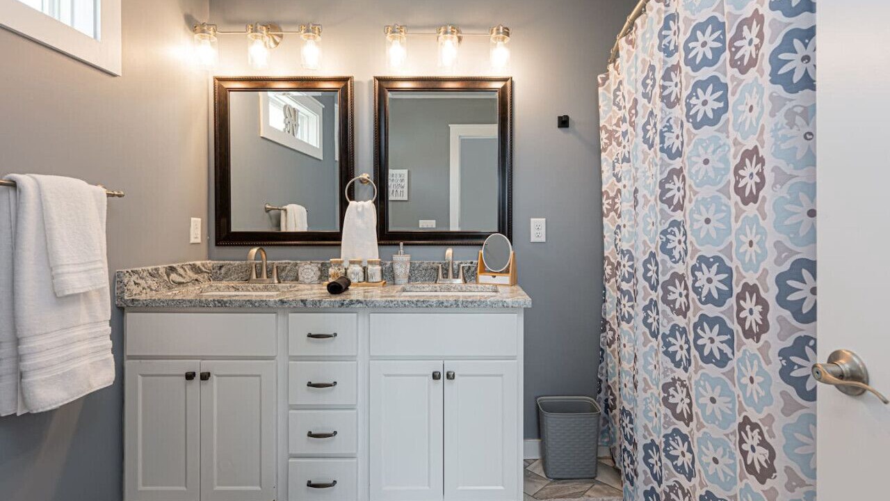 Photo of Bathroom in Fairview