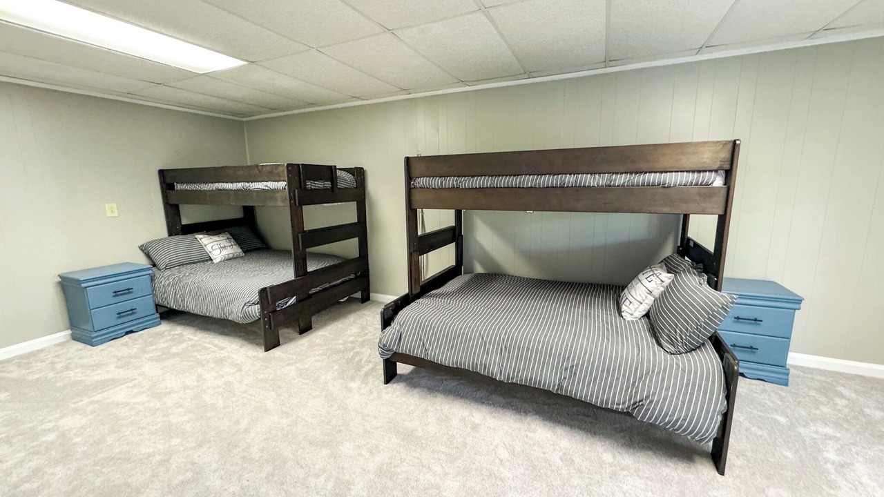 Photo of Bedroom in Leasburg