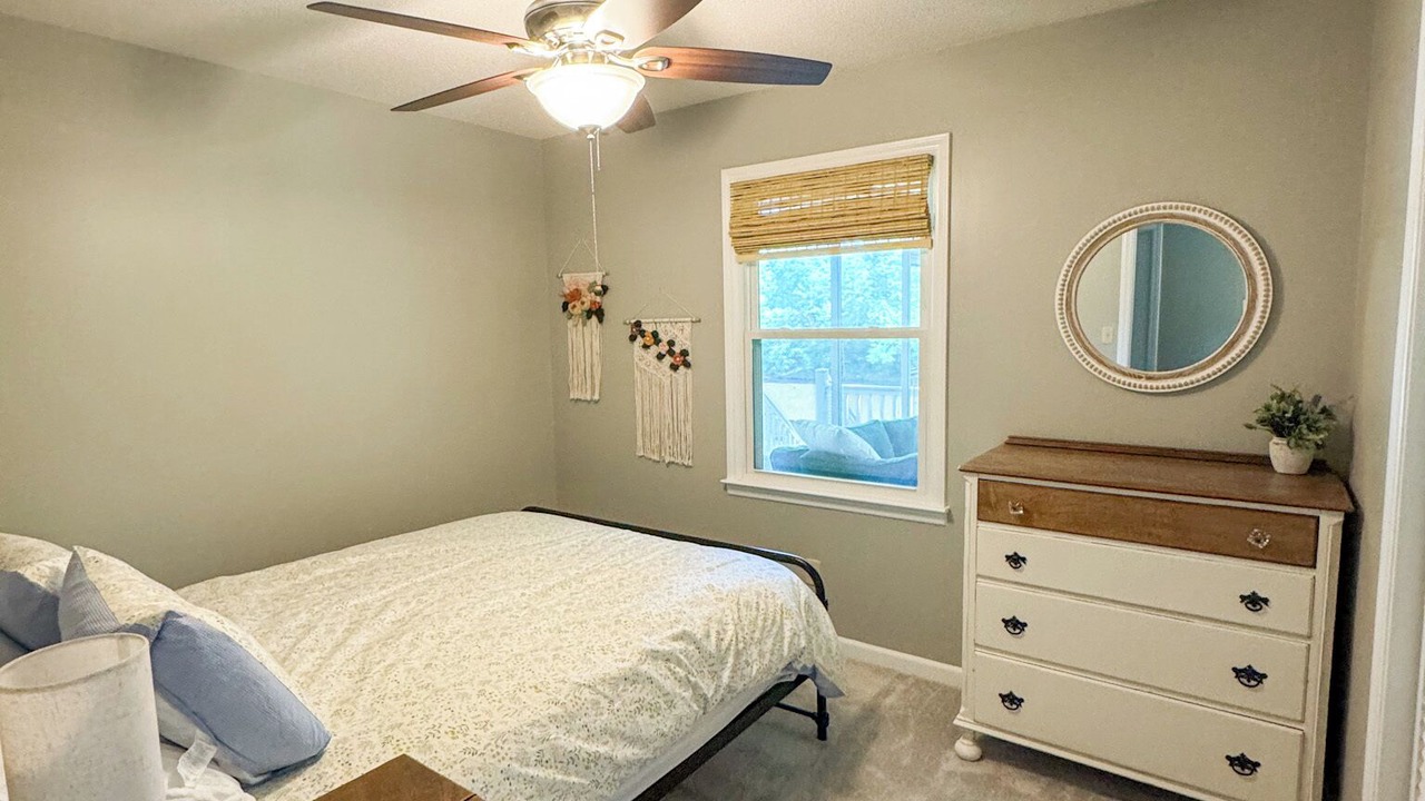 Photo of Bedroom in Leasburg