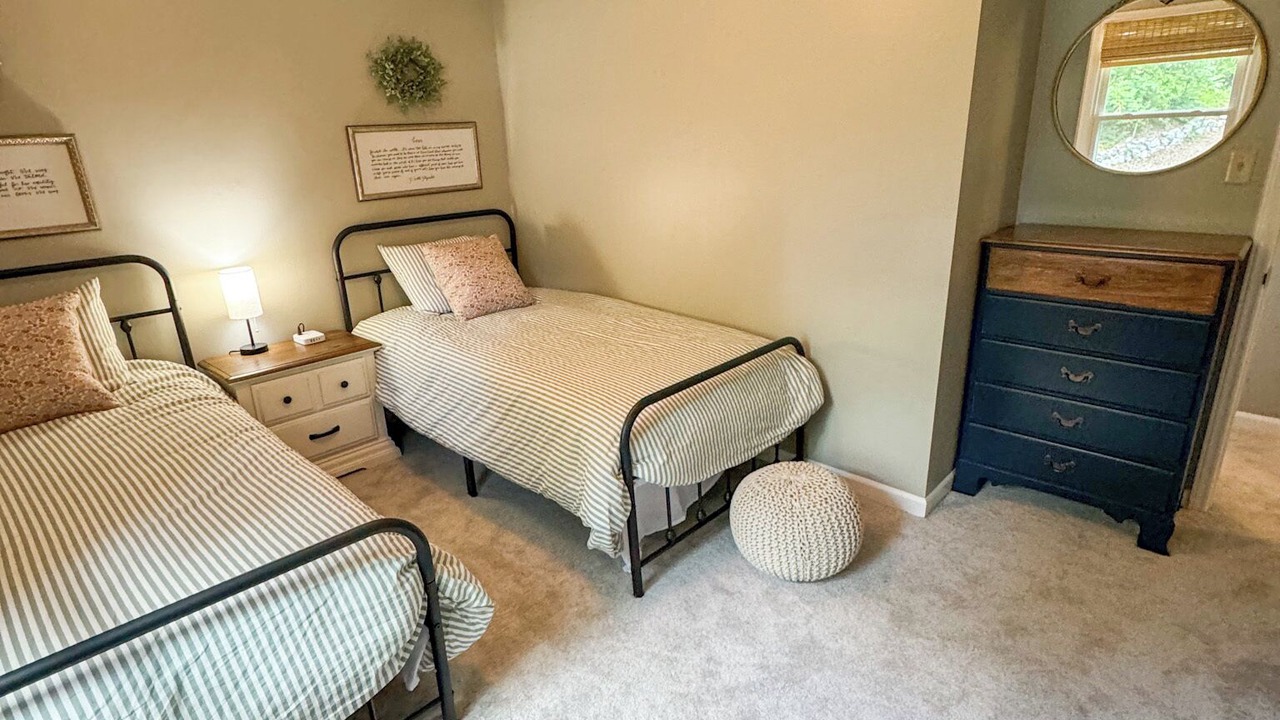 Photo of Bedroom in Leasburg