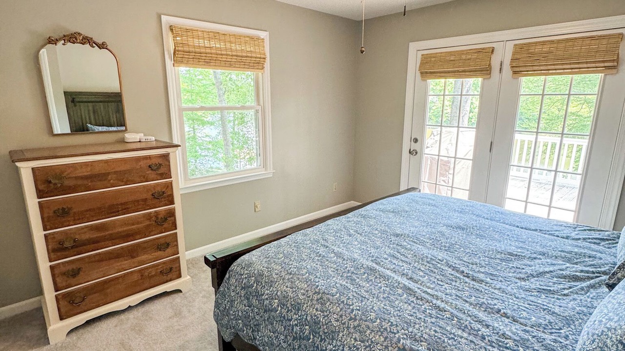 Photo of Bedroom in Leasburg