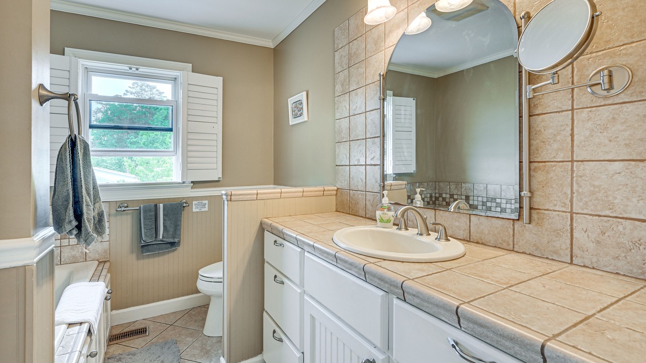 Photo of Bathroom in River Road