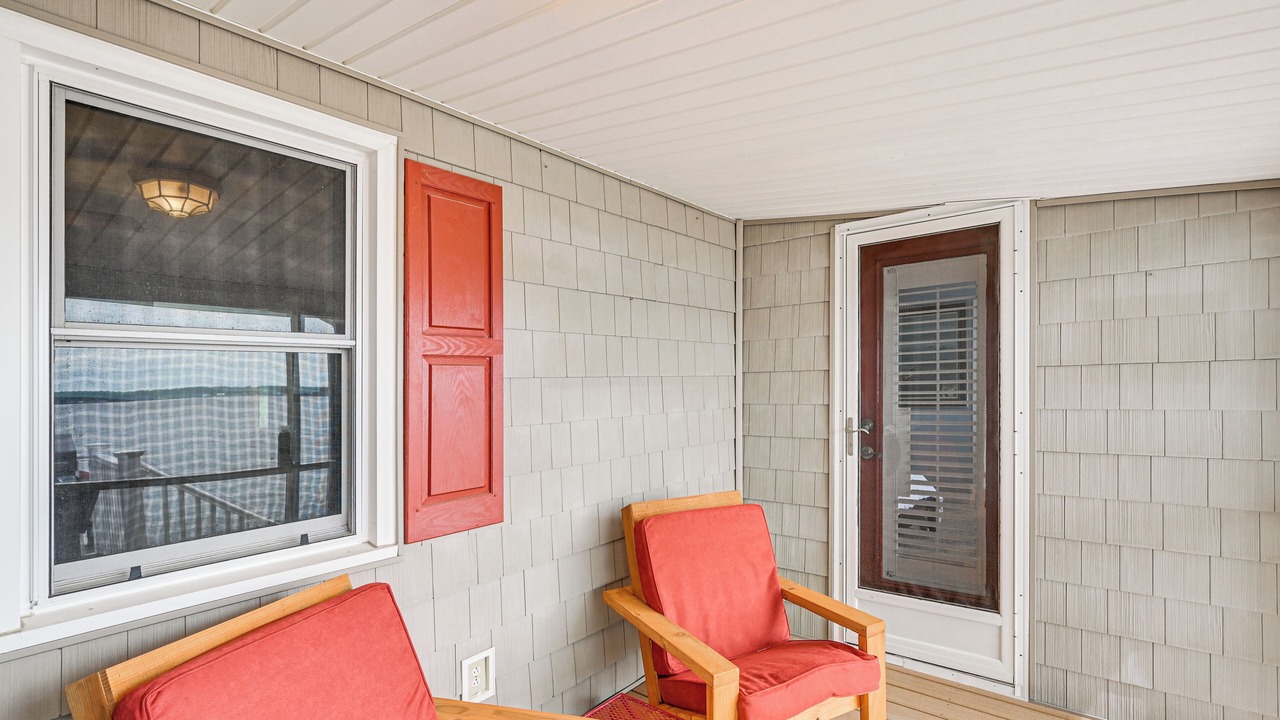 Photo of Patio Balcony in River Road