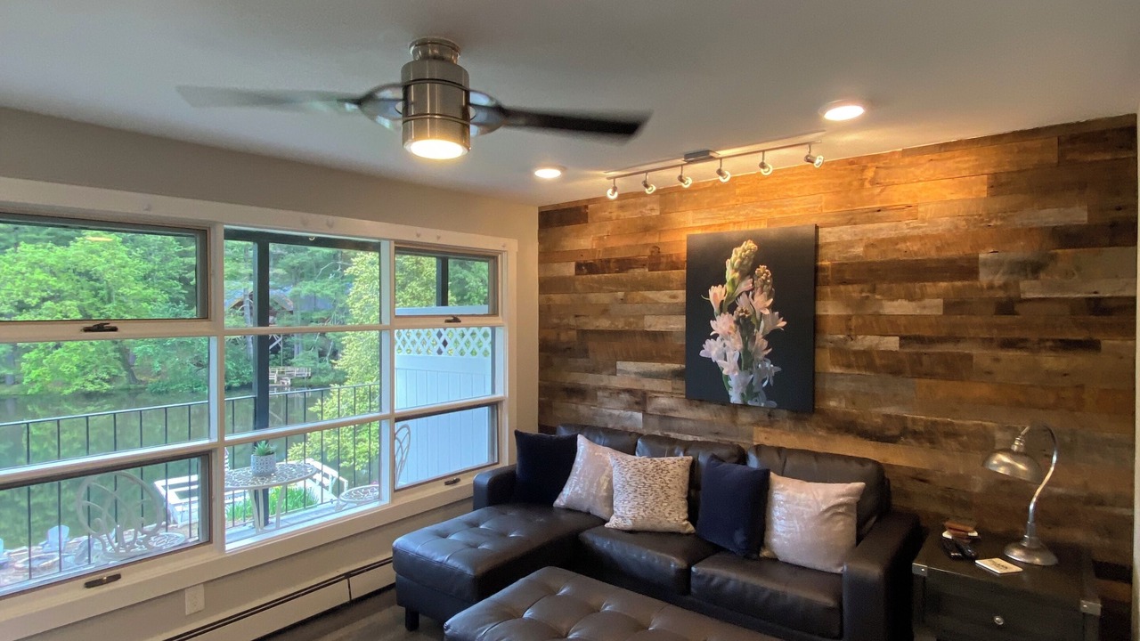 Photo of Livingroom in Flat Rock
