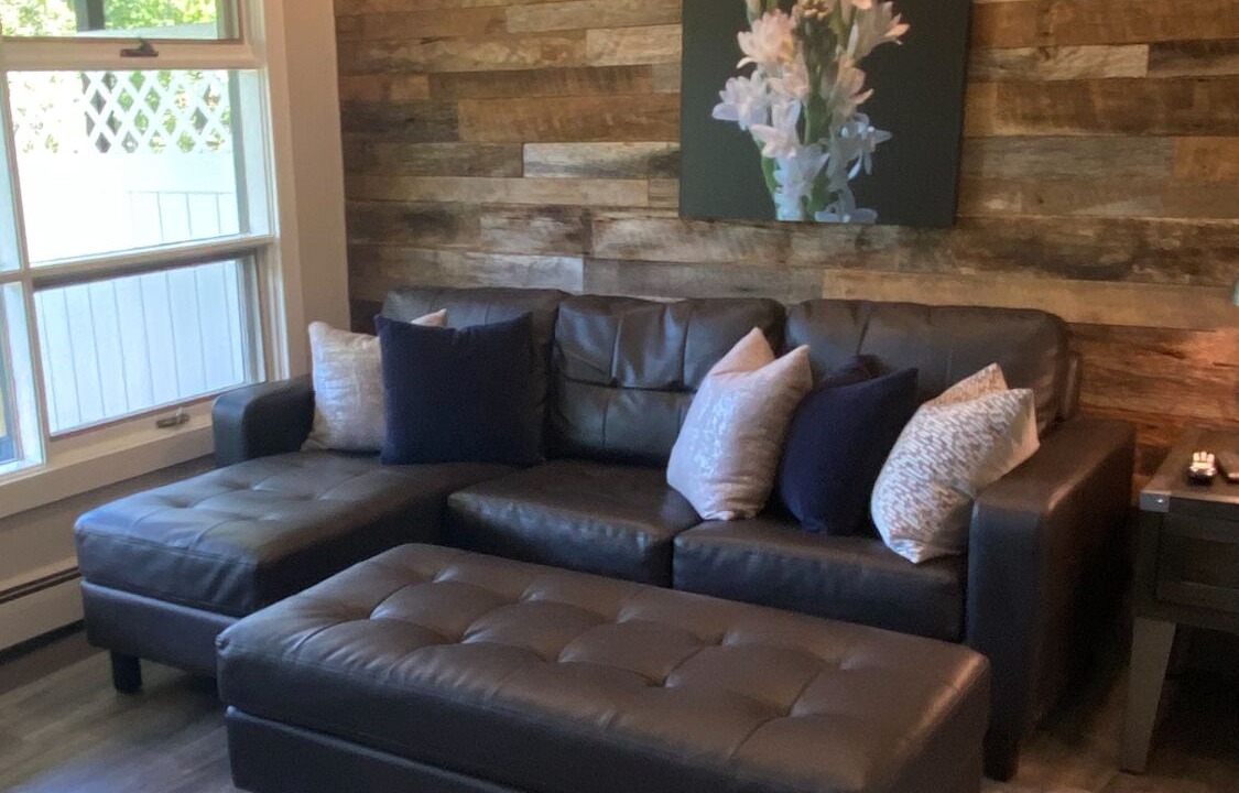 Photo of Livingroom in Flat Rock