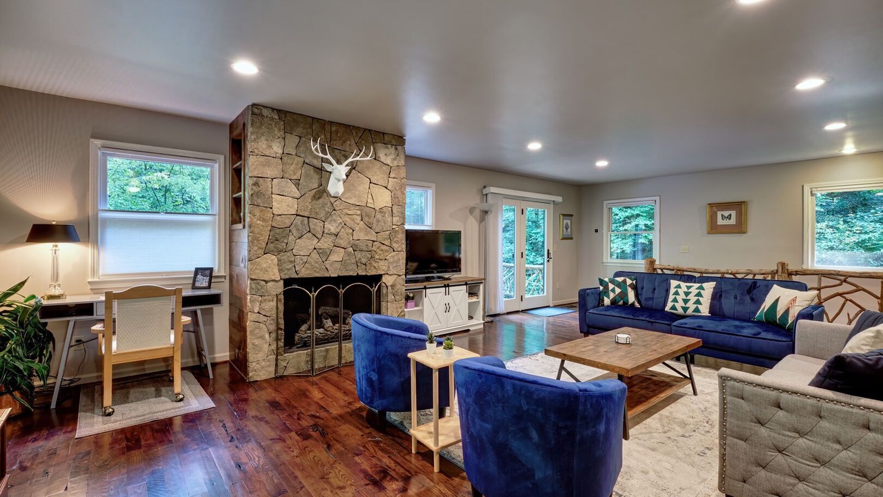 Photo of Livingroom in Scaly Mountain