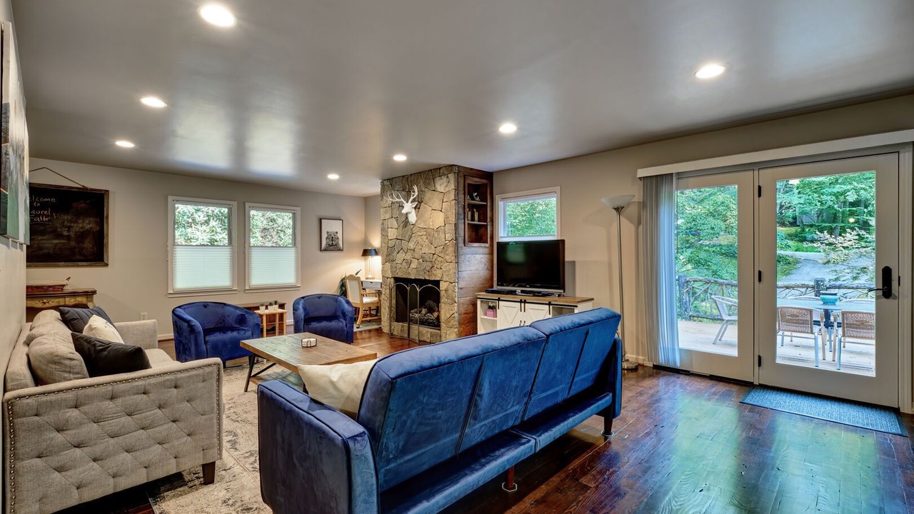 Photo of Livingroom in Scaly Mountain