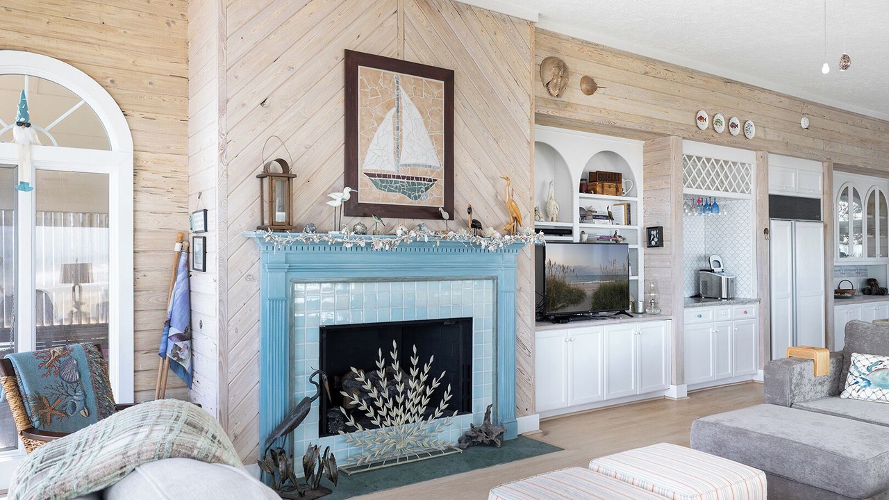 Photo of Livingroom in Pine Knoll Shores