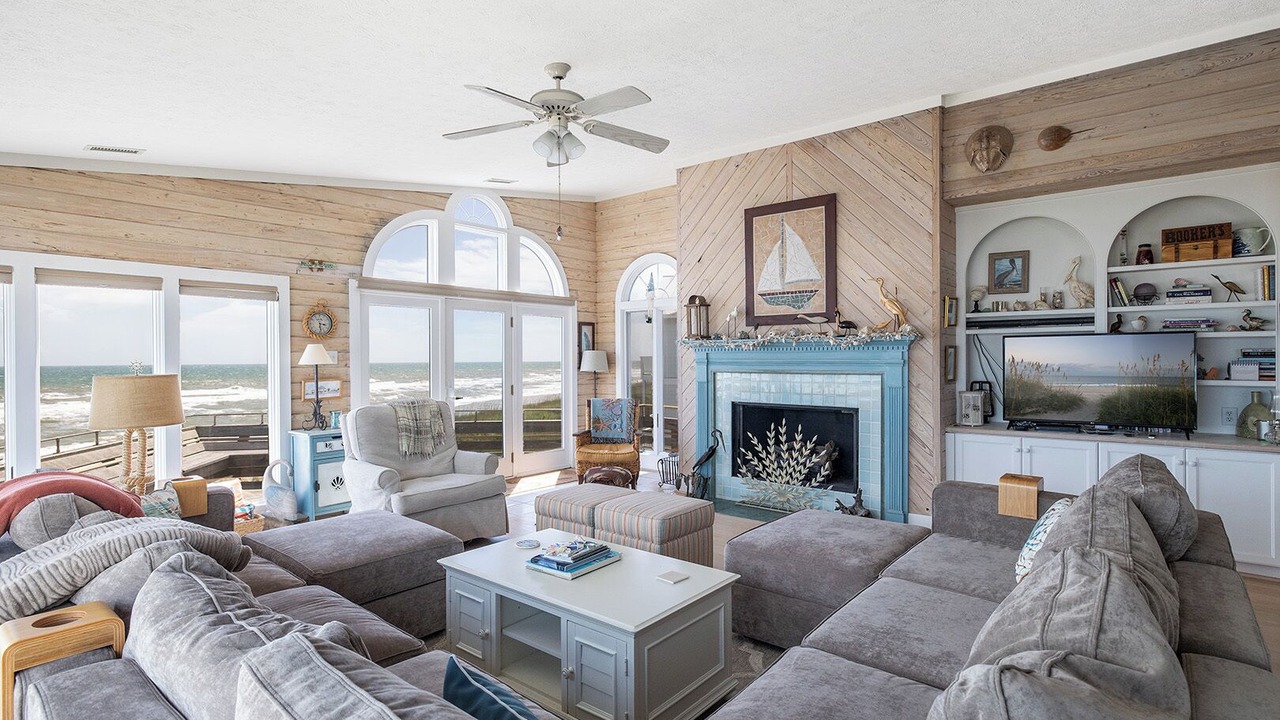 Photo of Livingroom in Pine Knoll Shores