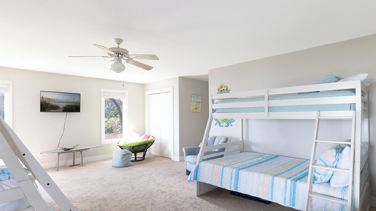 Photo of Bedroom in Pine Knoll Shores