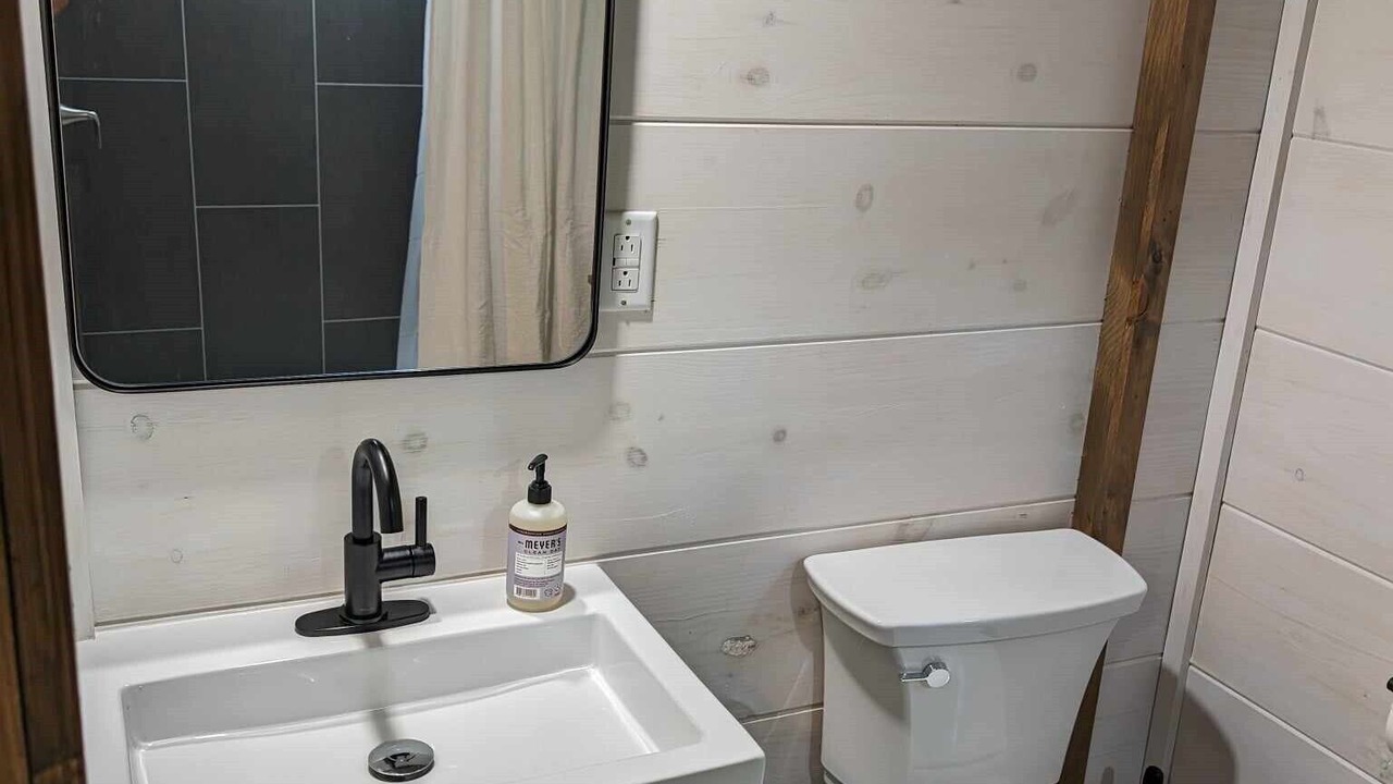 Photo of Bathroom in Old Fort