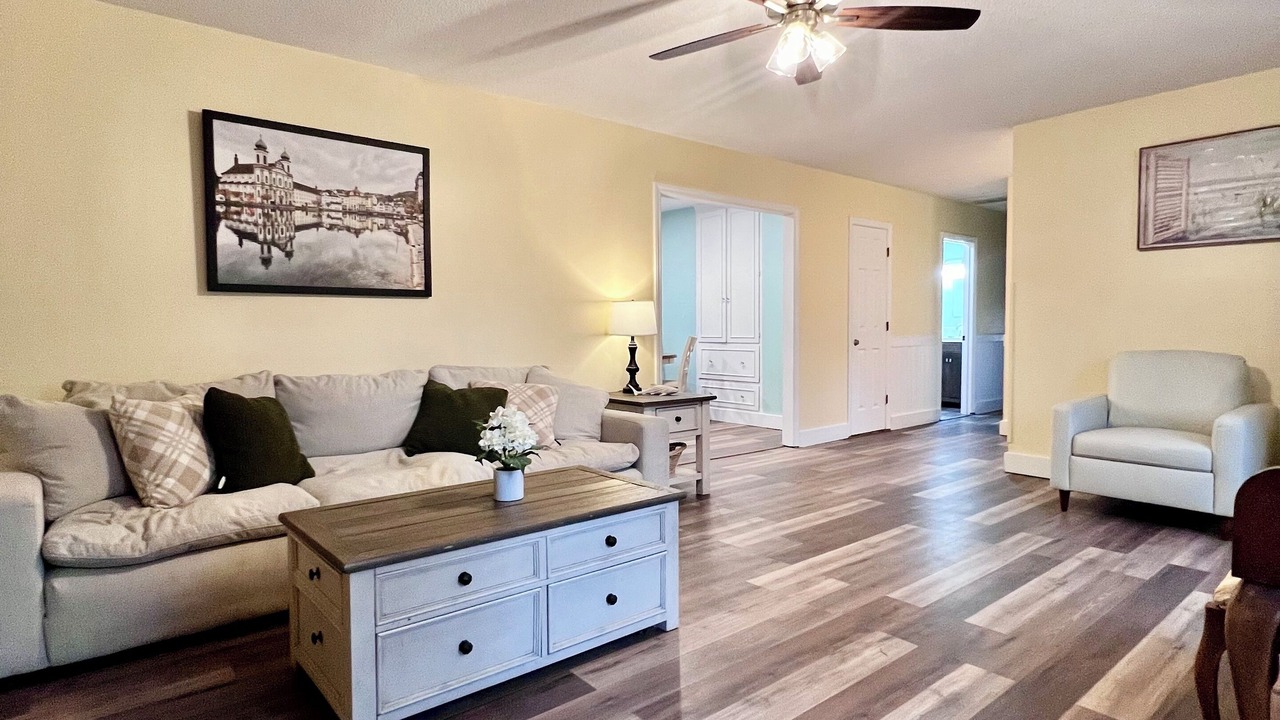 Photo of Livingroom in Manteo