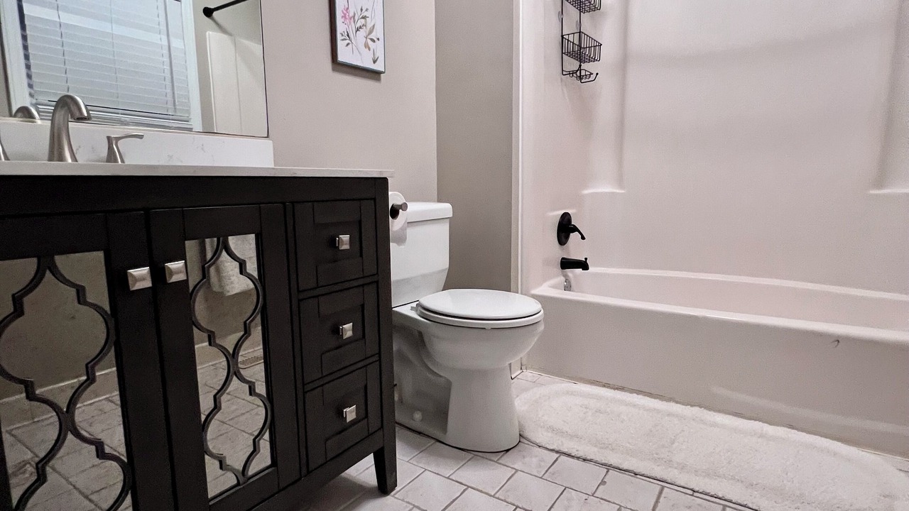 Photo of Bathroom in Manteo
