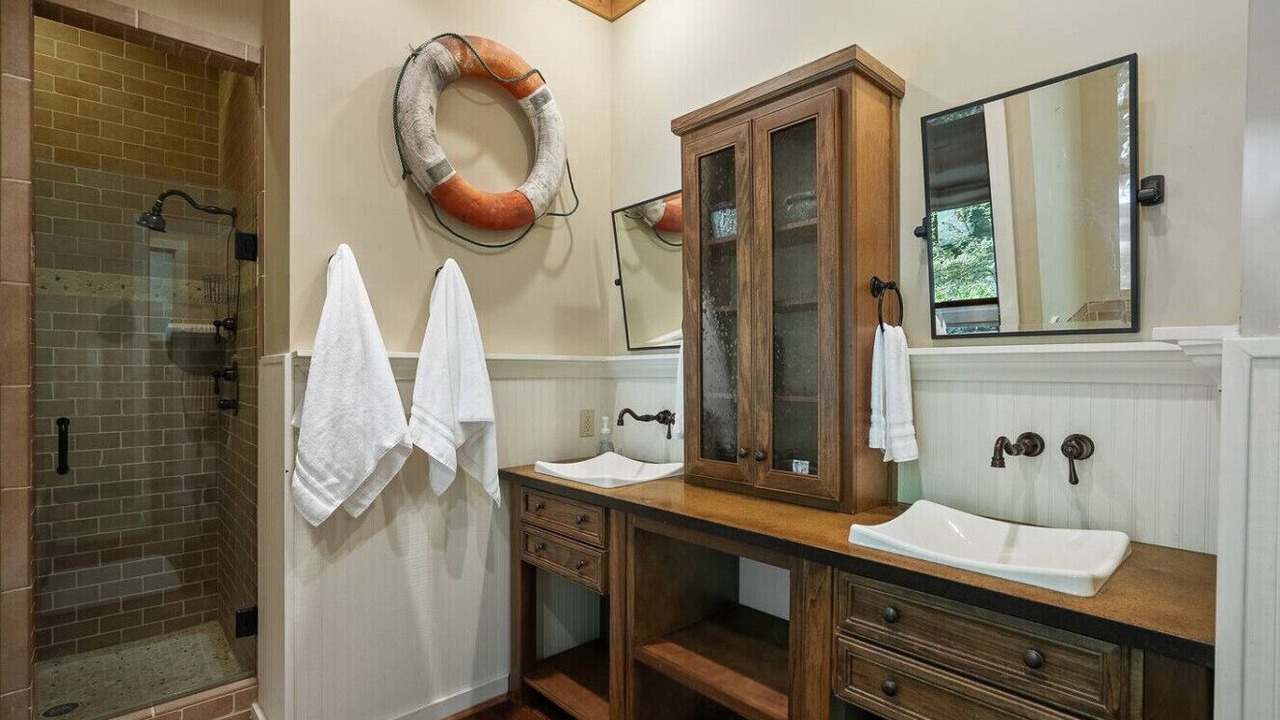 Photo of Bathroom in Jasper
