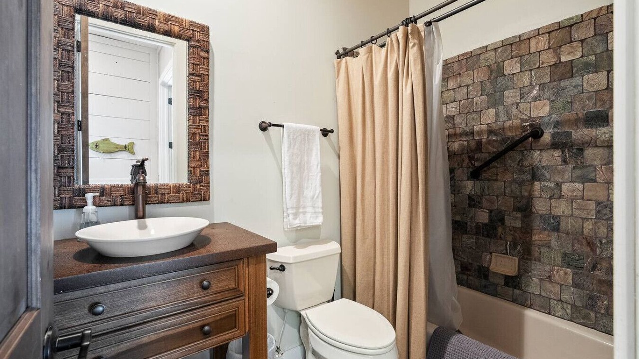 Photo of Bathroom in Jasper