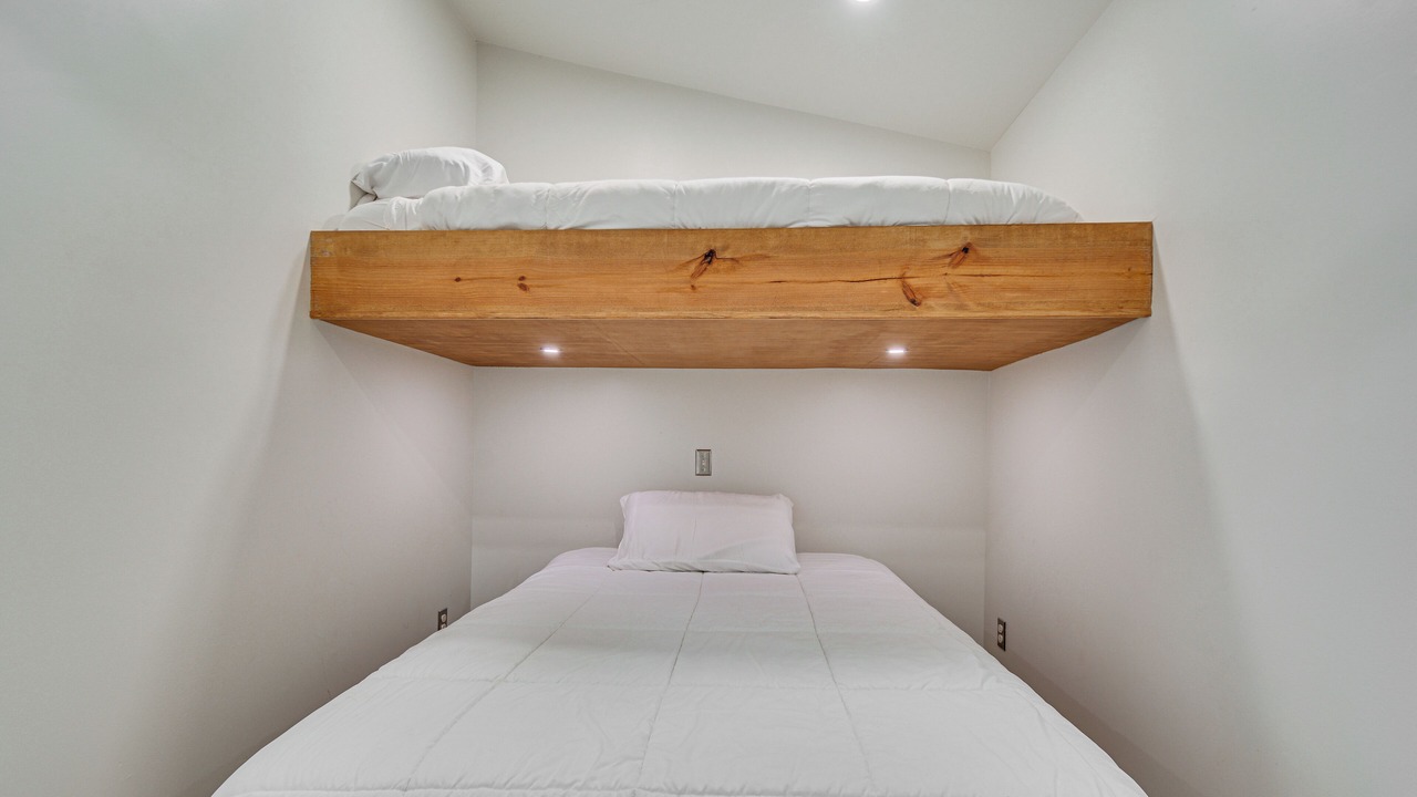 Photo of Bedroom in Leasburg