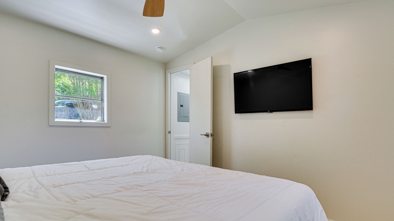 Photo of Bedroom in Leasburg