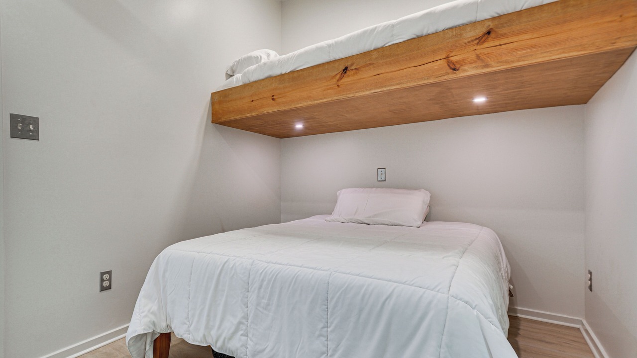Photo of Bedroom in Leasburg