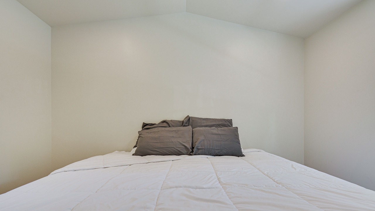 Photo of Bedroom in Leasburg