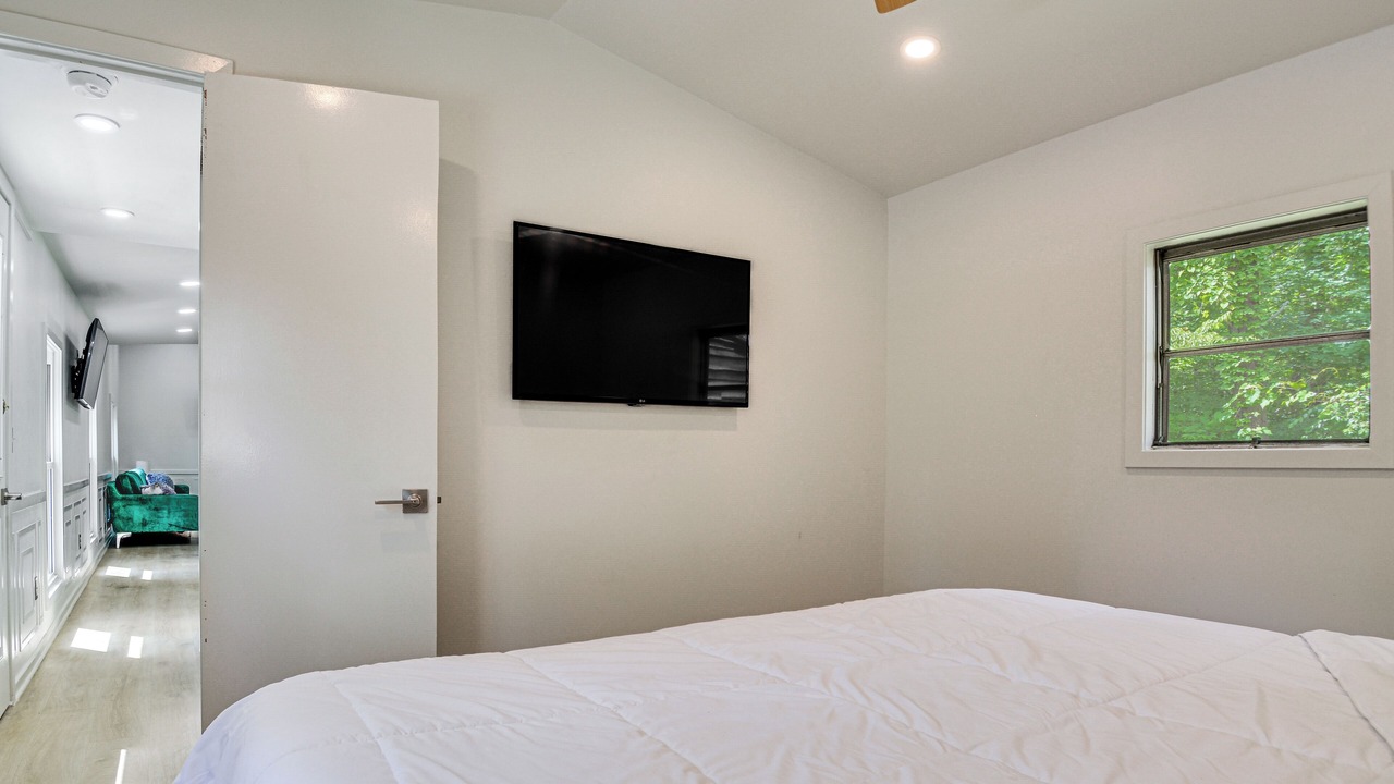 Photo of Bedroom in Leasburg